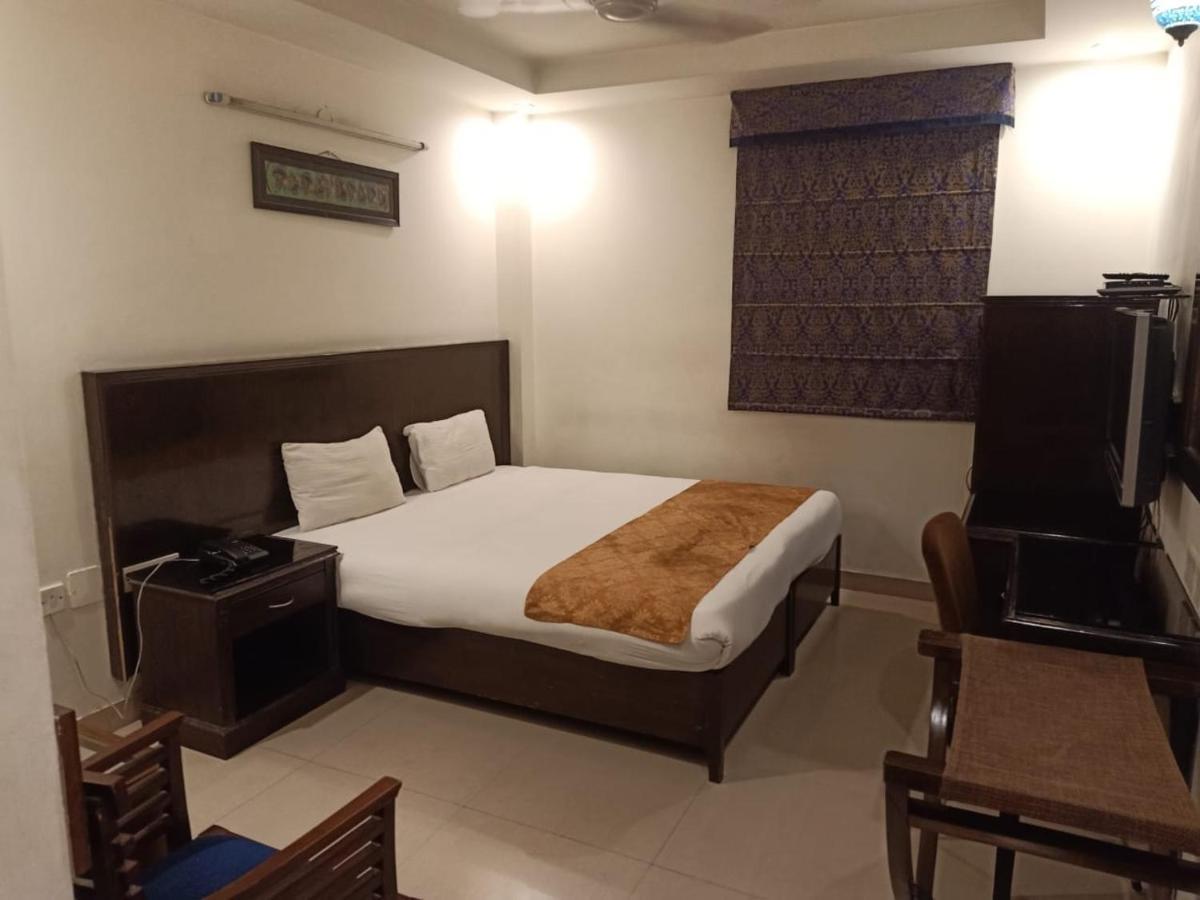 Hotel Clark Heights New Delhi Ngoại thất bức ảnh