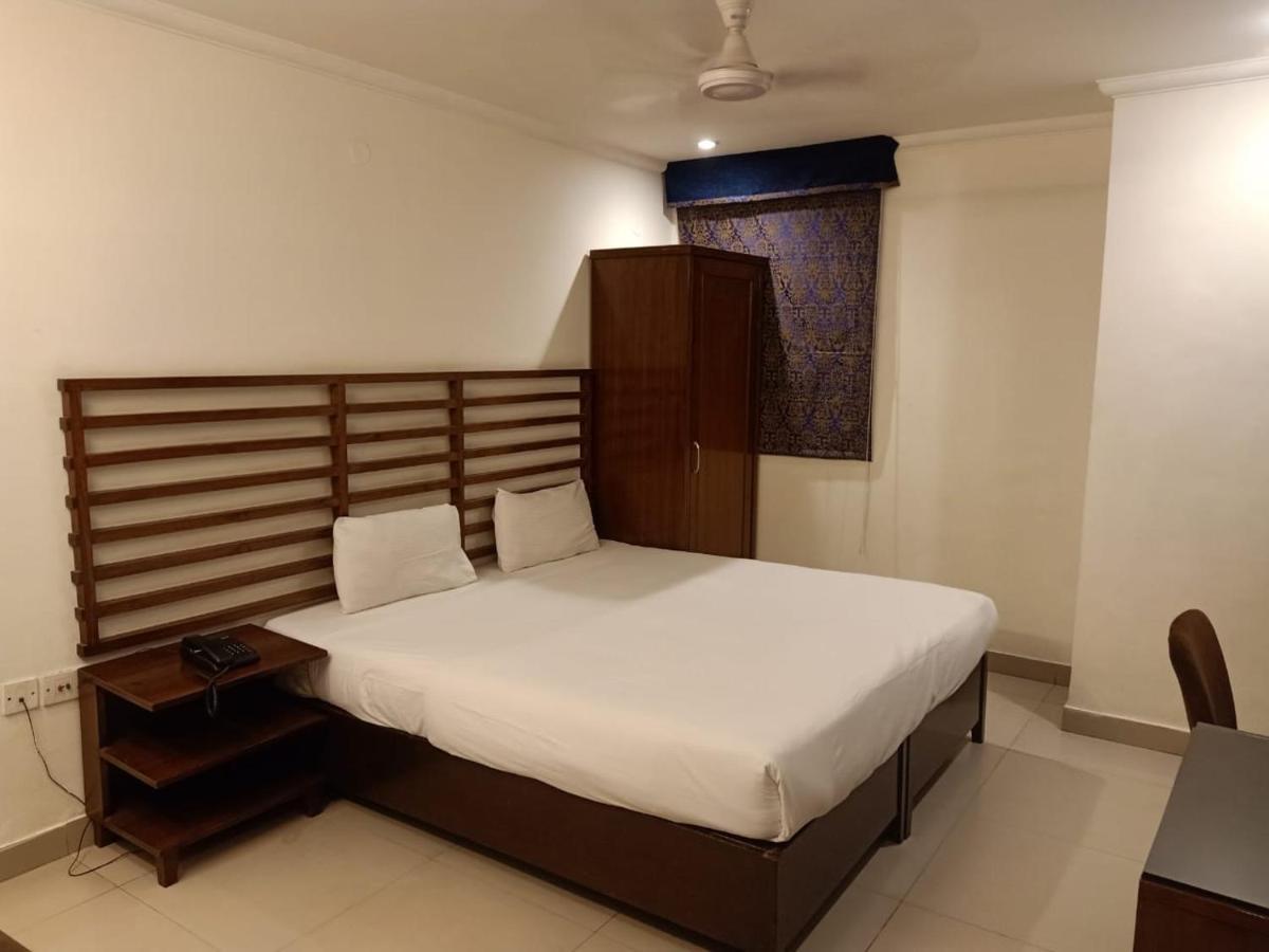 Hotel Clark Heights New Delhi Ngoại thất bức ảnh