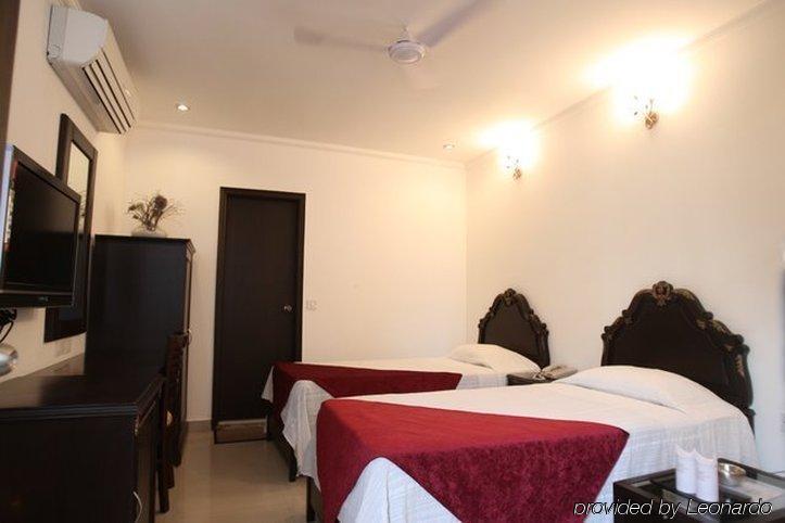 Hotel Clark Heights New Delhi Phòng bức ảnh